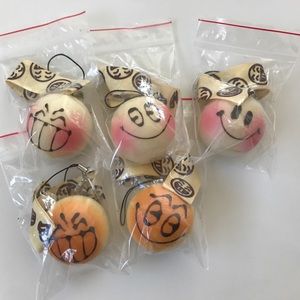 Set of 5 face buns